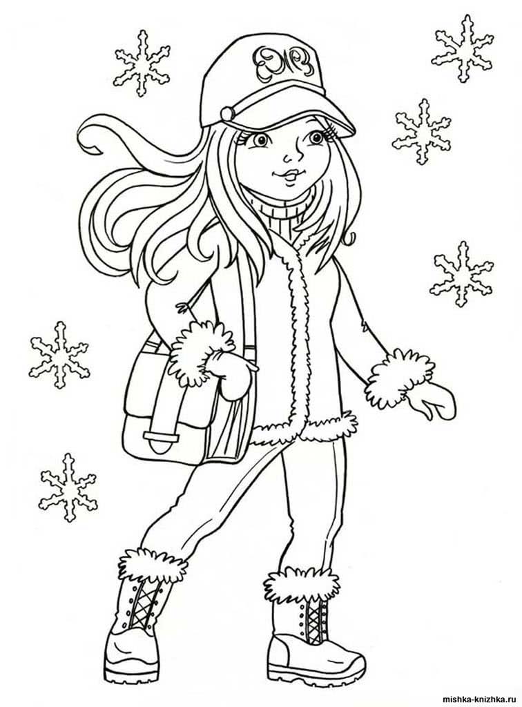 Девочка в зимней куртке и кепке