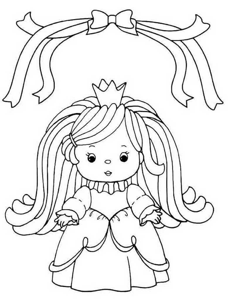Кукла в пышном платье и с короной