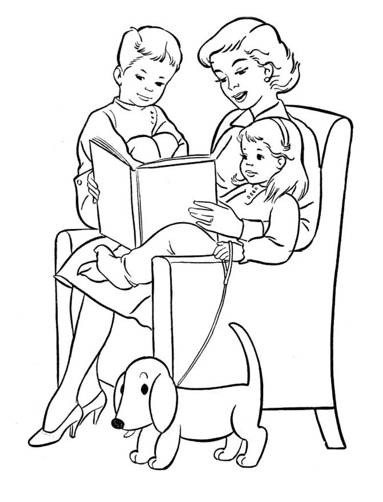 Мама читает книгу детям