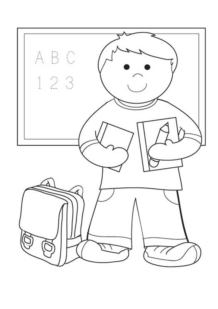 Школьник у доски с учебниками и рюкзаком