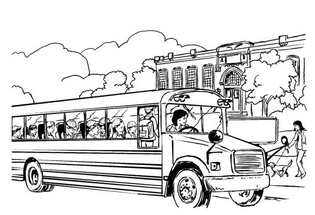 Автобус с пассажирами и водителем едет по городу