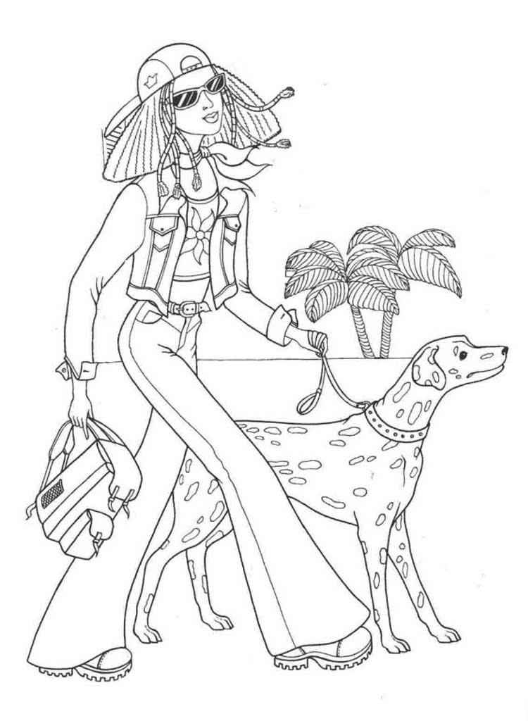Стильная принцесса в кепке и солнечных очках с собакой