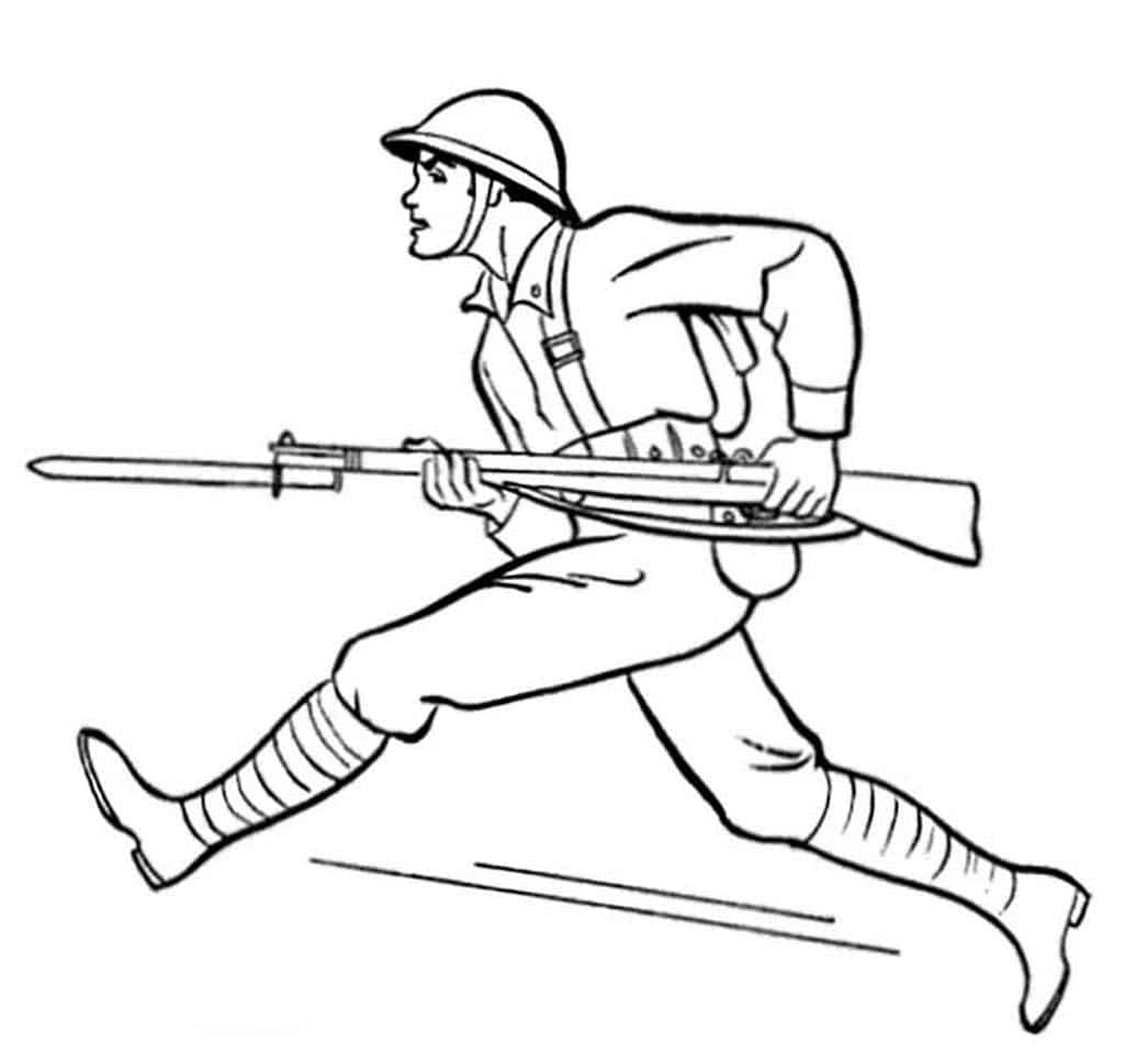 Солдат бежит с ружьем