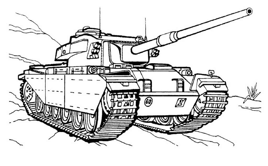 Военный танк едет по дороге