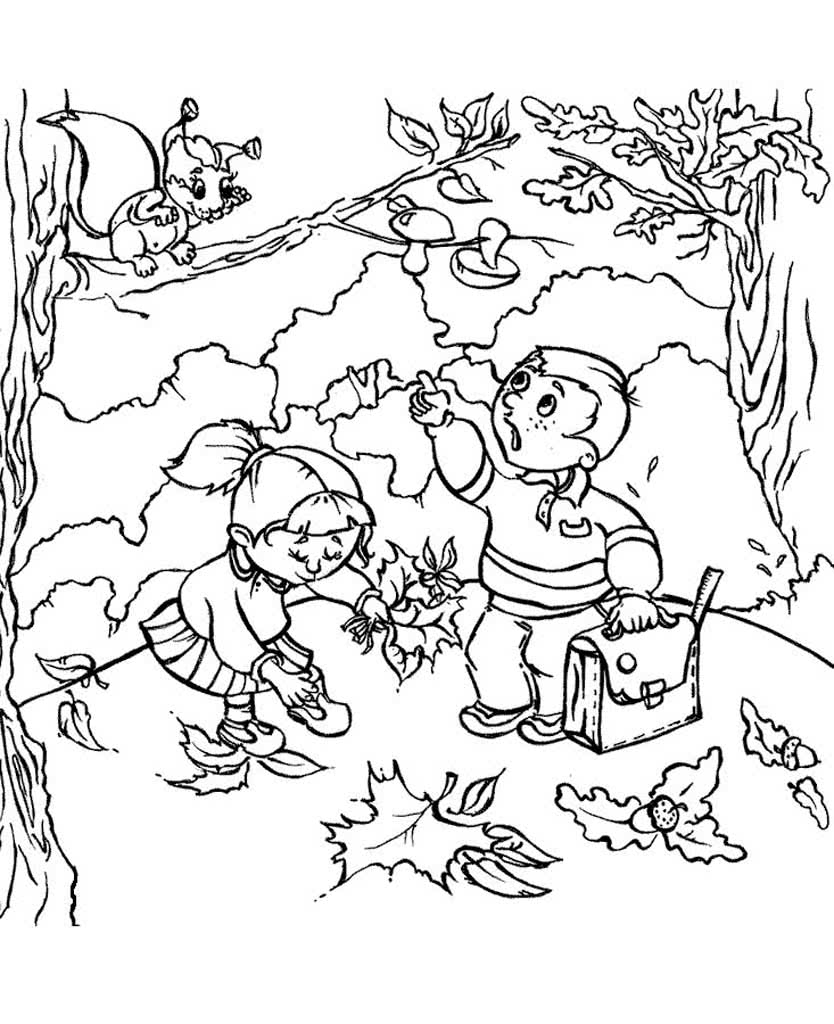 Дети гуляют по осеннему лесу