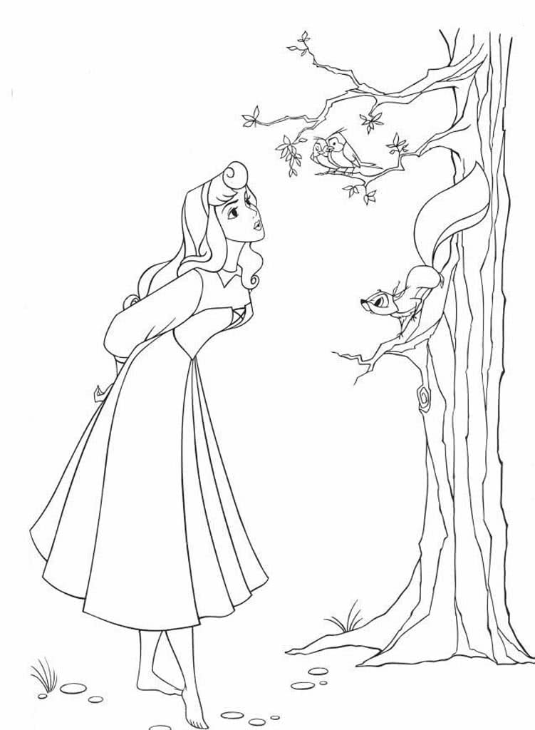 Спящая красавица поет у дерева с белкой и птицами