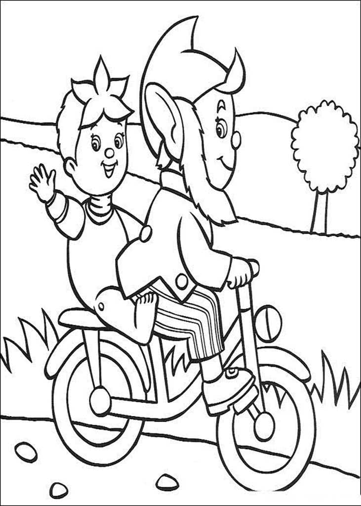 Гном Нодди катает девочку на велосипеде