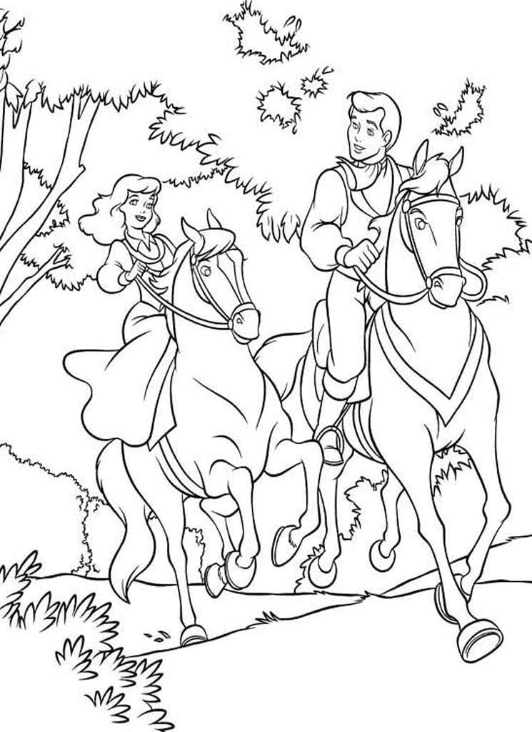 Золушка с принцем на конной прогулке