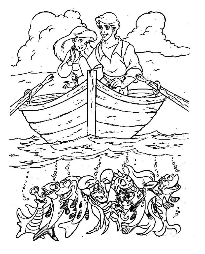 Русалочка с принцем катается на лодке