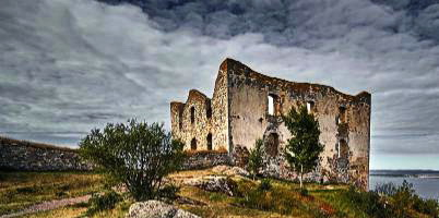 На развалинах замка в Швеции